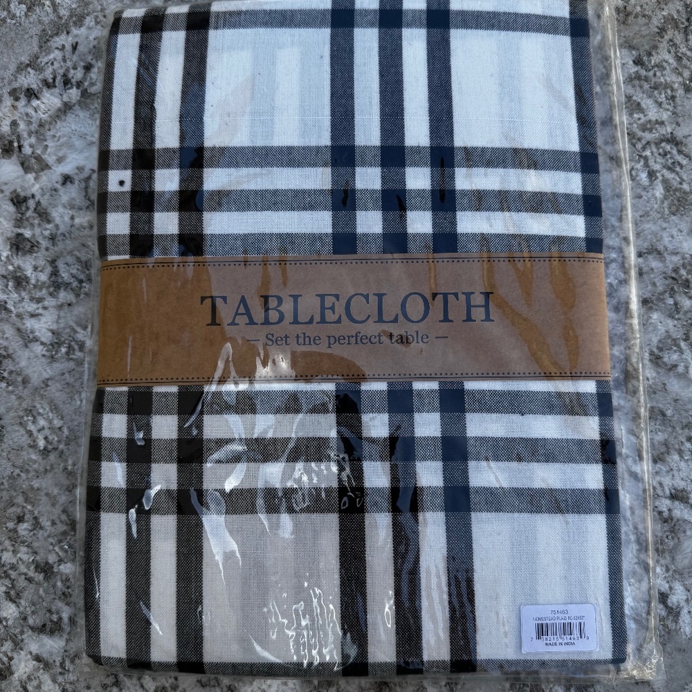 NWT-Black & White Plaid 52"x 52” Square Tablecloth, Design Imports